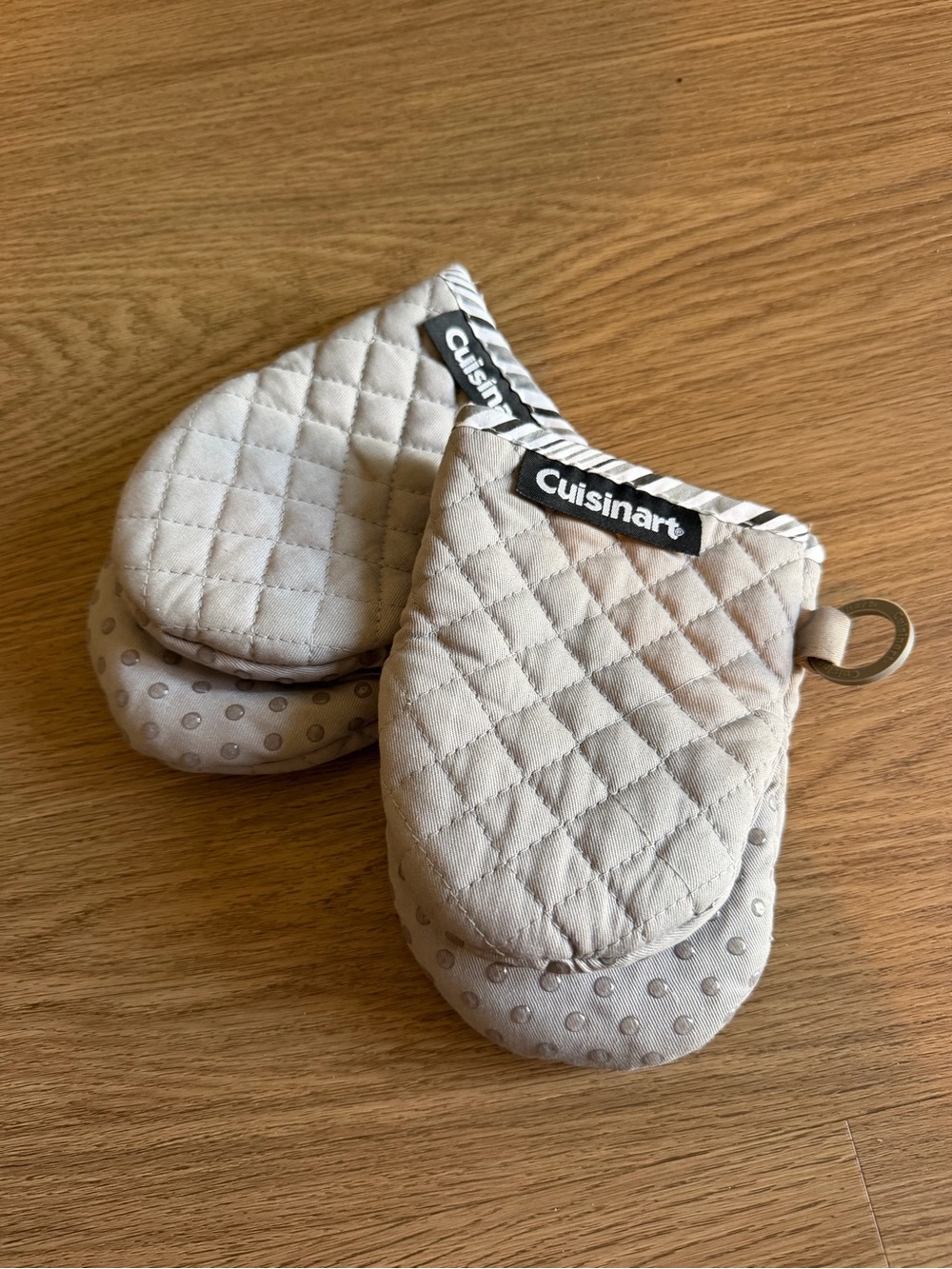 Cuisinart Quilted Mini Oven Mitts Pot Holders Gray Set of 2 Silicone Grip